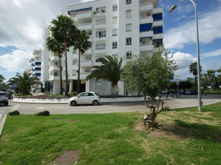 Business - ID R3436237