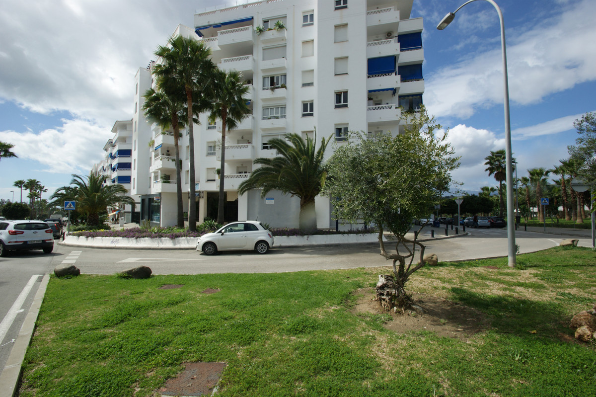 Business - ID R3436237
