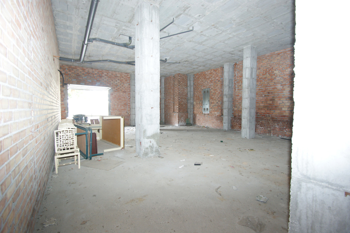 Business - ID R3436237 - Image 4