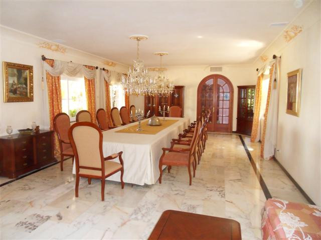 Detached Villa - ID R326285 - Image 4