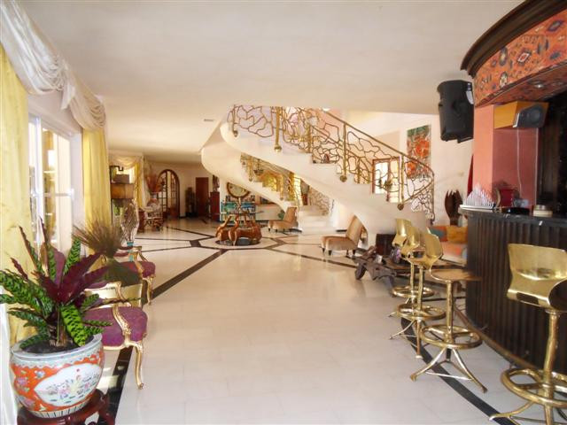 Detached Villa - ID R326285 - Image 5