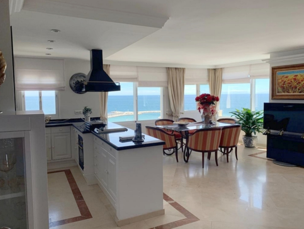 Penthouse - ID R3454105 - Image 3