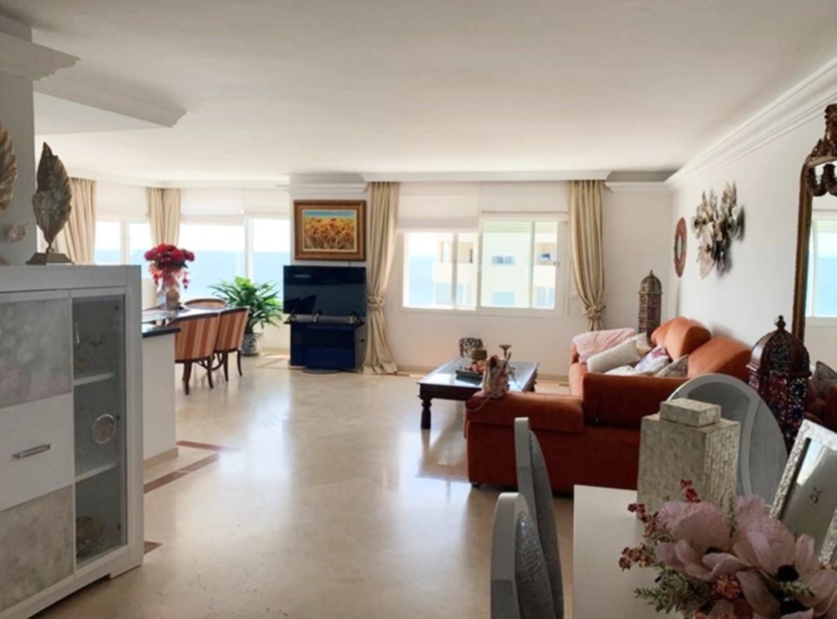 Penthouse - ID R3454105 - Image 10