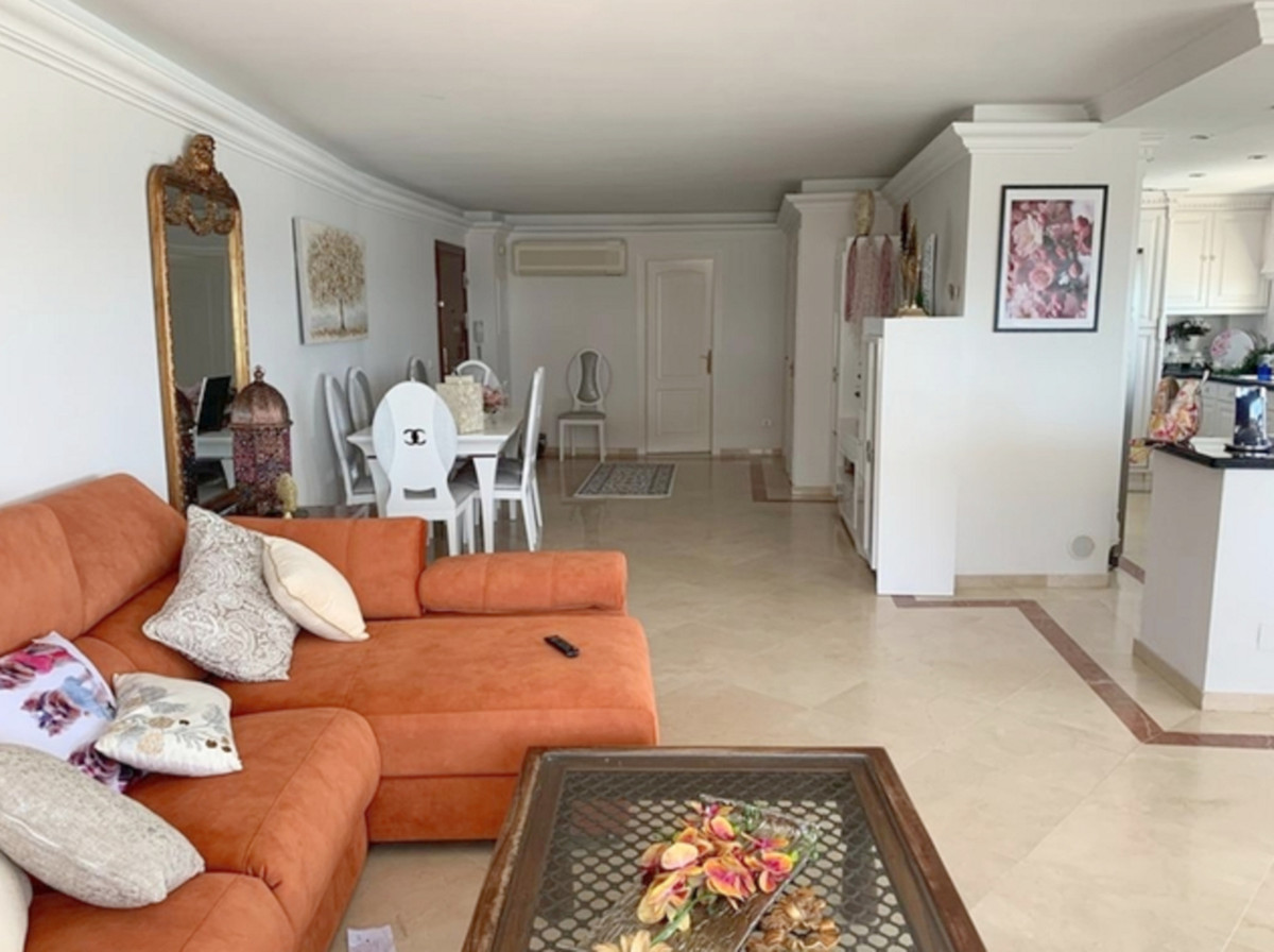 Penthouse - ID R3454105 - Image 12
