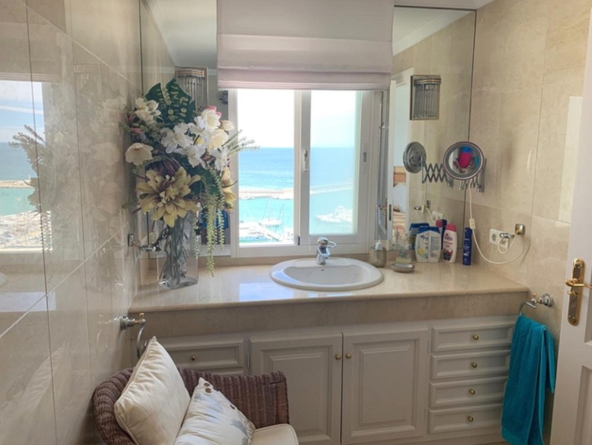 Penthouse - ID R3454105 - Image 13