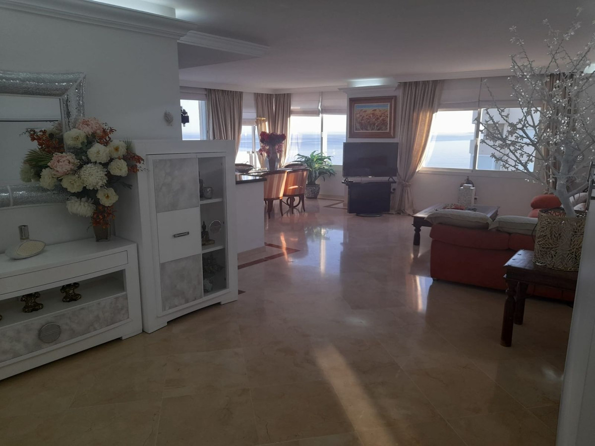 Penthouse - ID R3454105 - Image 15