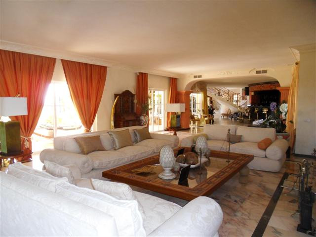 Detached Villa - ID R326285 - Image 11