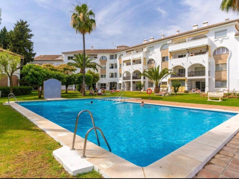 Townhouse - ID R3504772