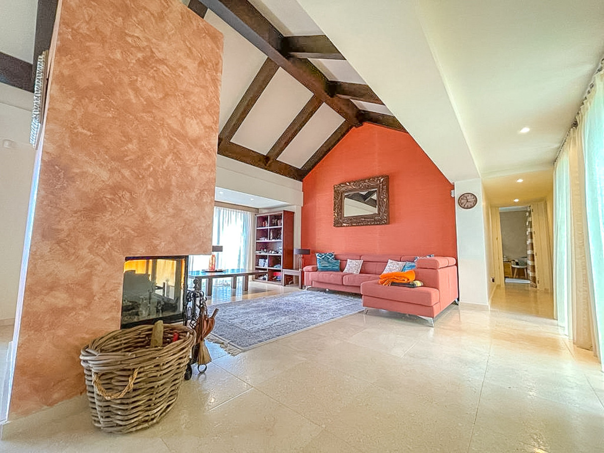 Penthouse - ID R3520486 - Image 7