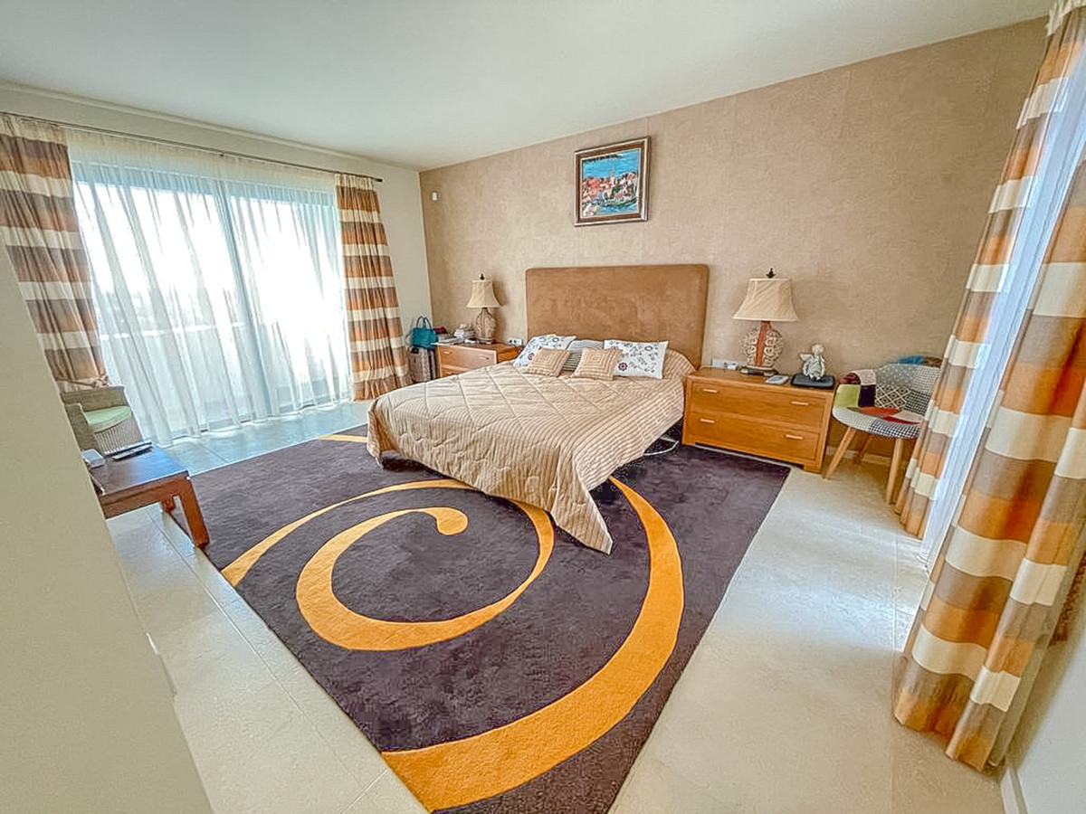 Penthouse - ID R3520486 - Image 9