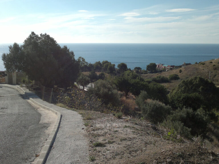 Residential Plot - ID R3526078