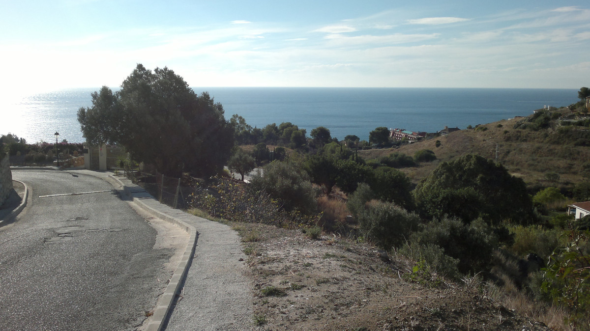 Residential Plot - ID R3526078