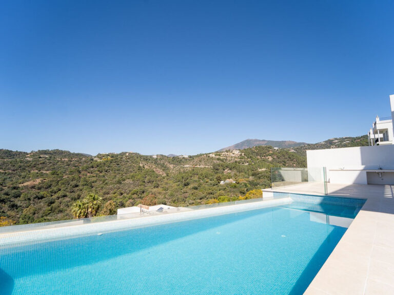 Detached Villa - ID R3575629