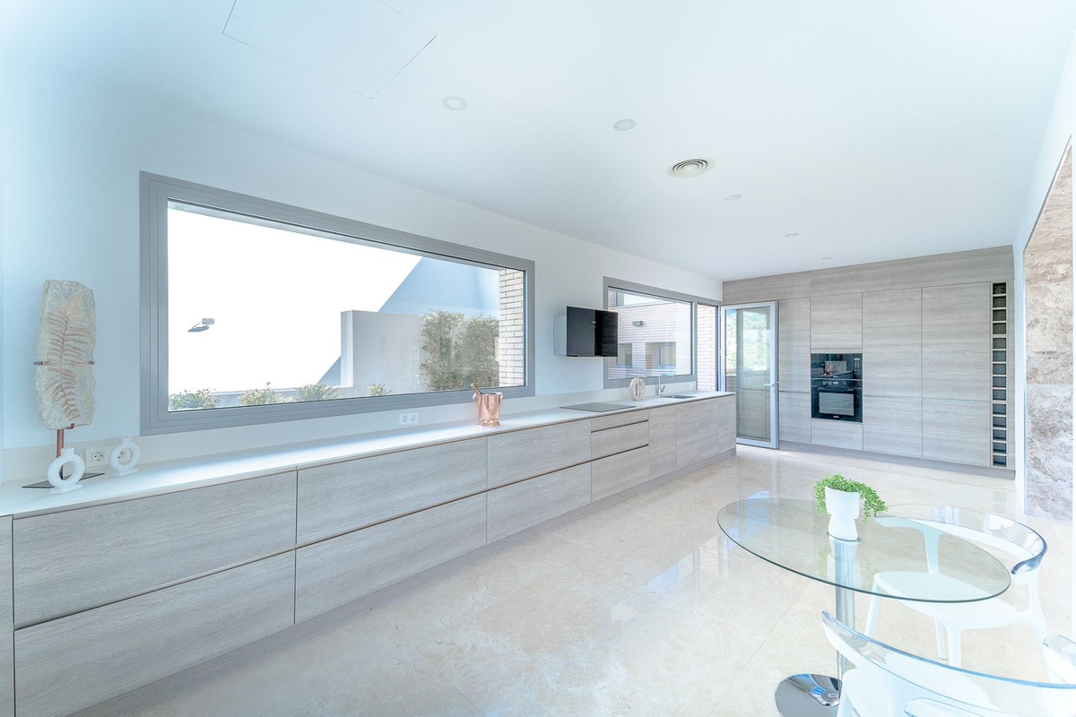 Detached Villa - ID R3575629 - Image 10