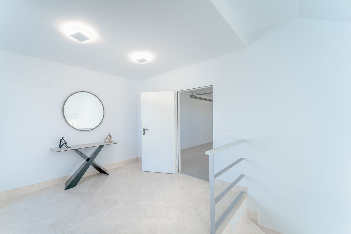 Detached Villa - ID R3575629 - Image 13