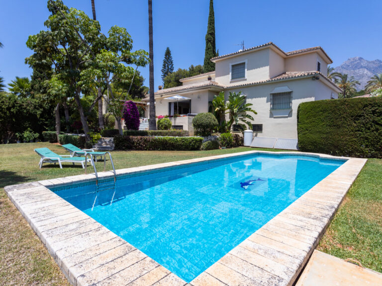 Detached Villa - ID R3585085
