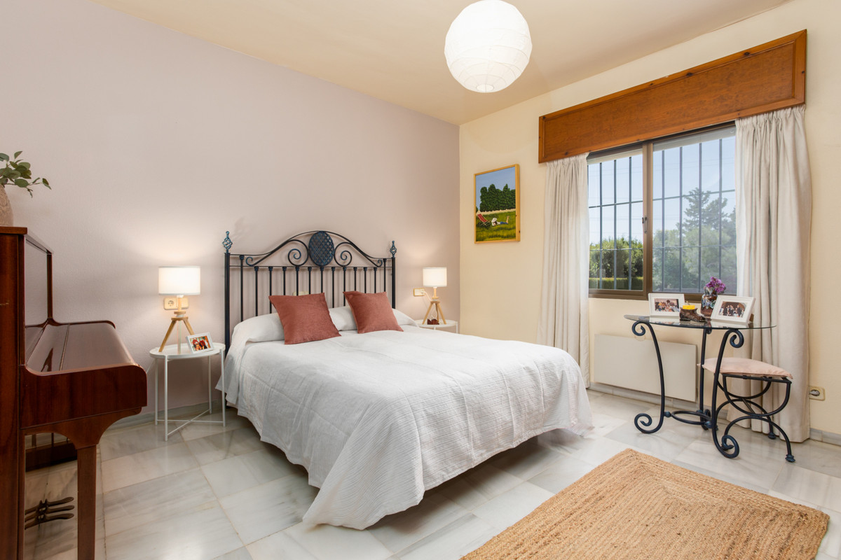 Detached Villa - ID R3585085 - Image 4