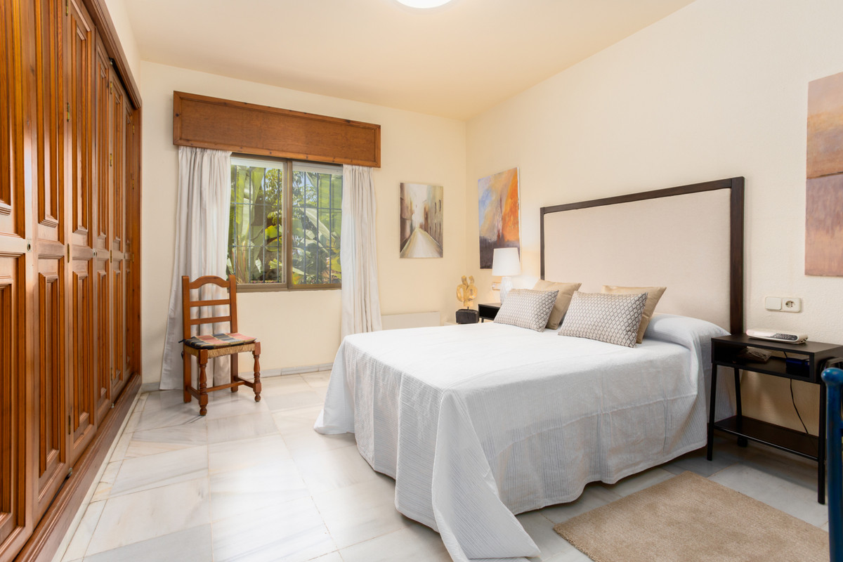 Detached Villa - ID R3585085 - Image 5