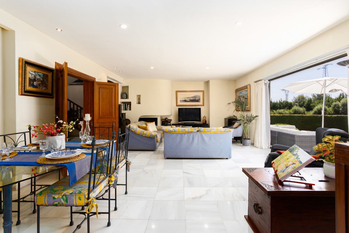 Detached Villa - ID R3585085 - Image 13