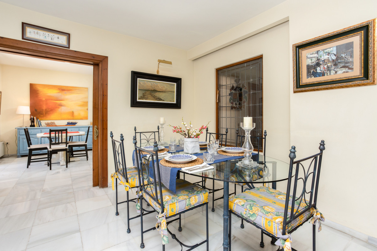 Detached Villa - ID R3585085 - Image 14
