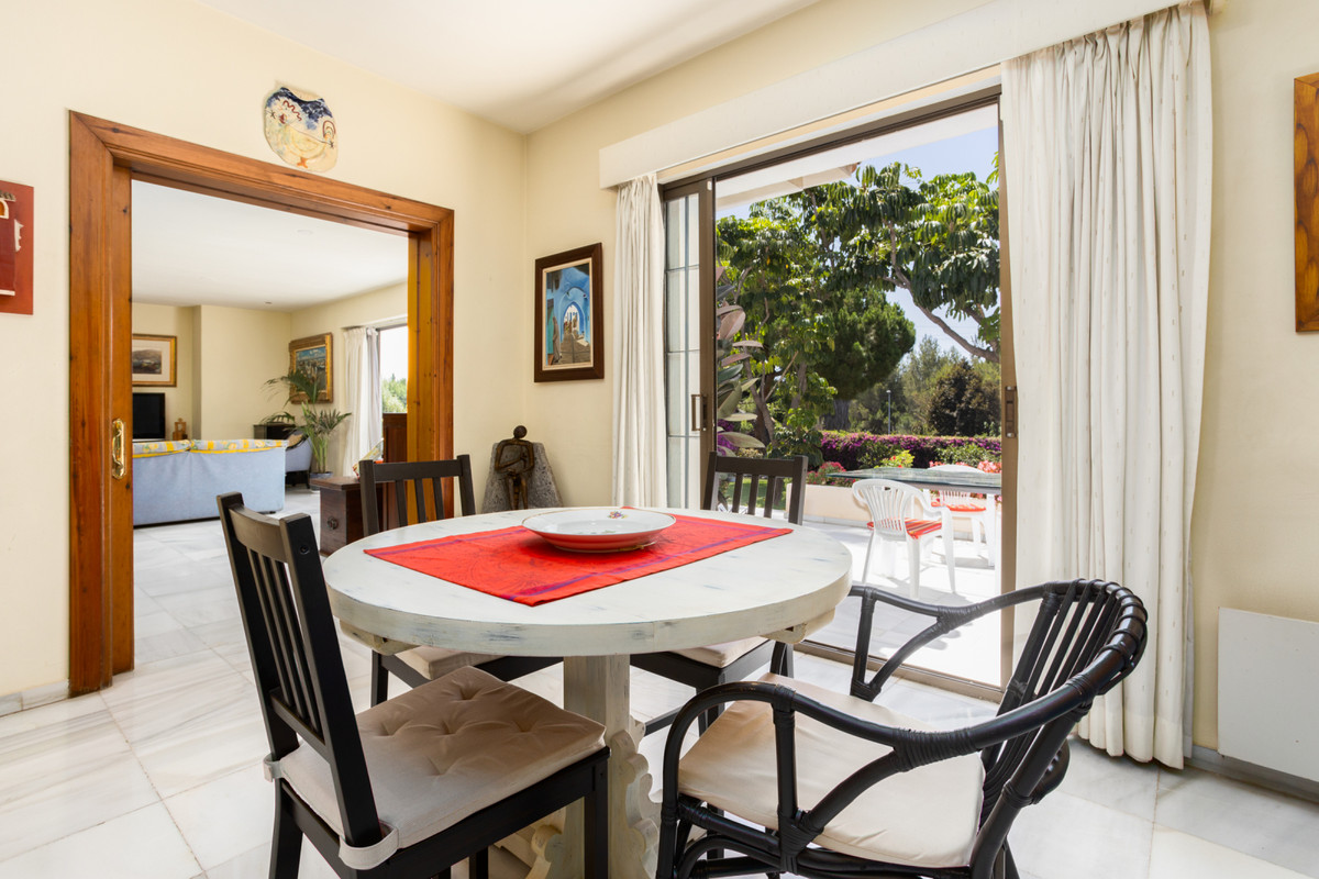 Detached Villa - ID R3585085 - Image 15