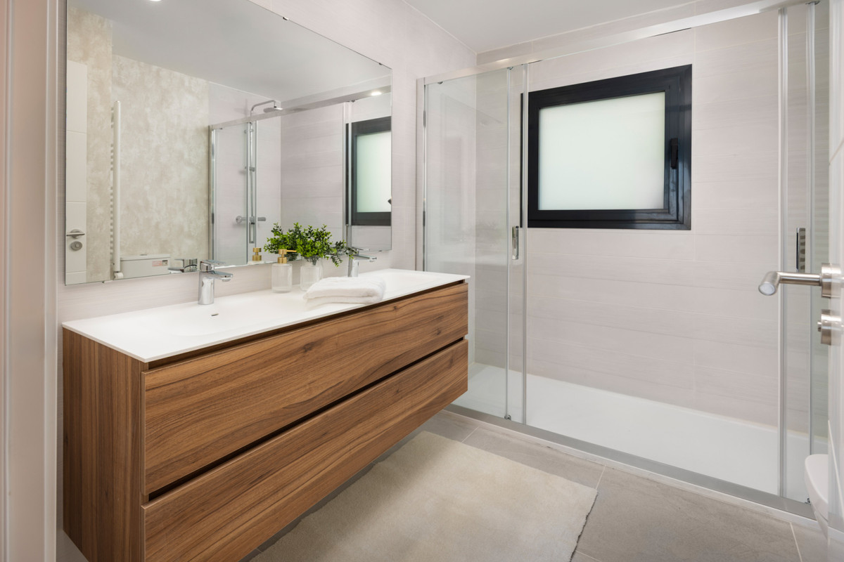 Ground Floor Apartment - ID R3607109 - Image 15