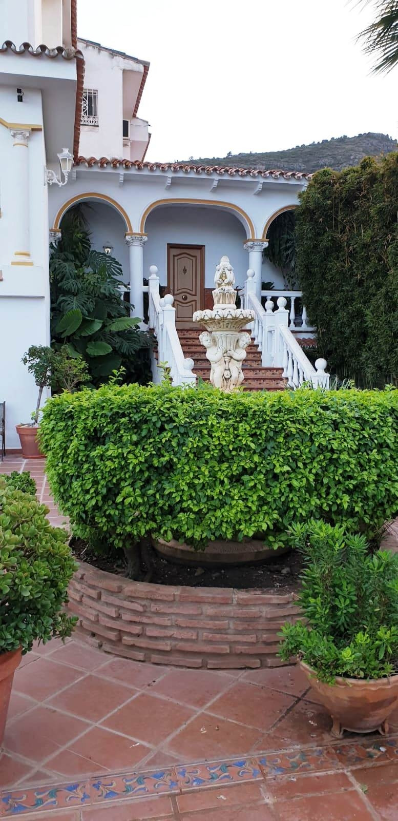Detached Villa - ID R3611432