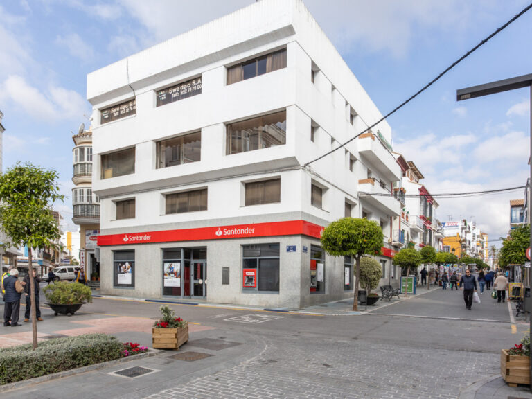 Commercial Premises - ID R3613073