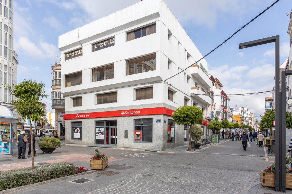 Commercial Premises - ID R3613073