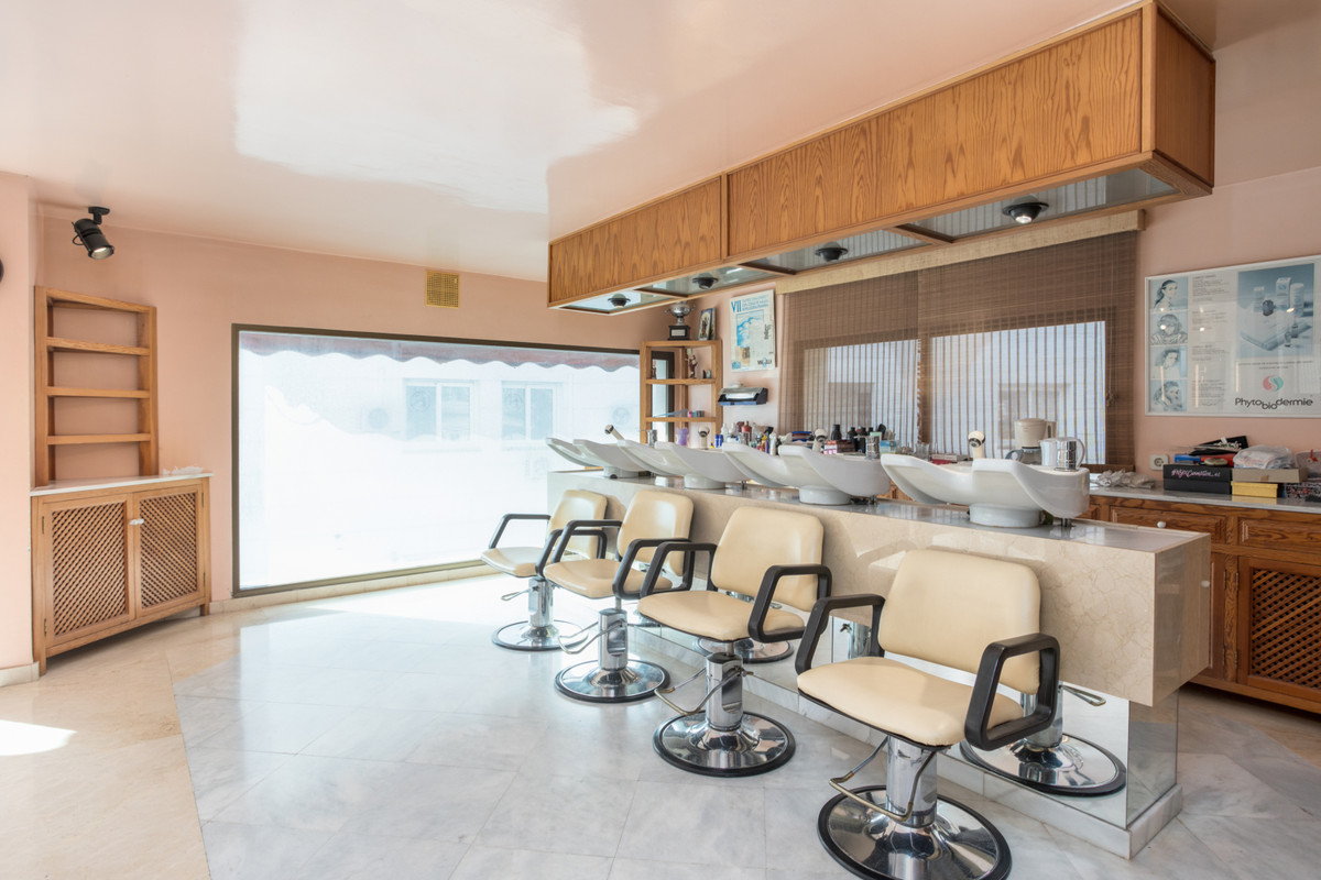 Commercial Premises - ID R3613073 - Image 9