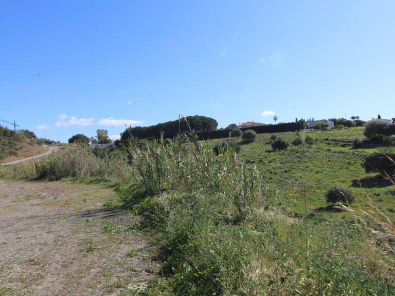 Residential Plot - ID R3623102