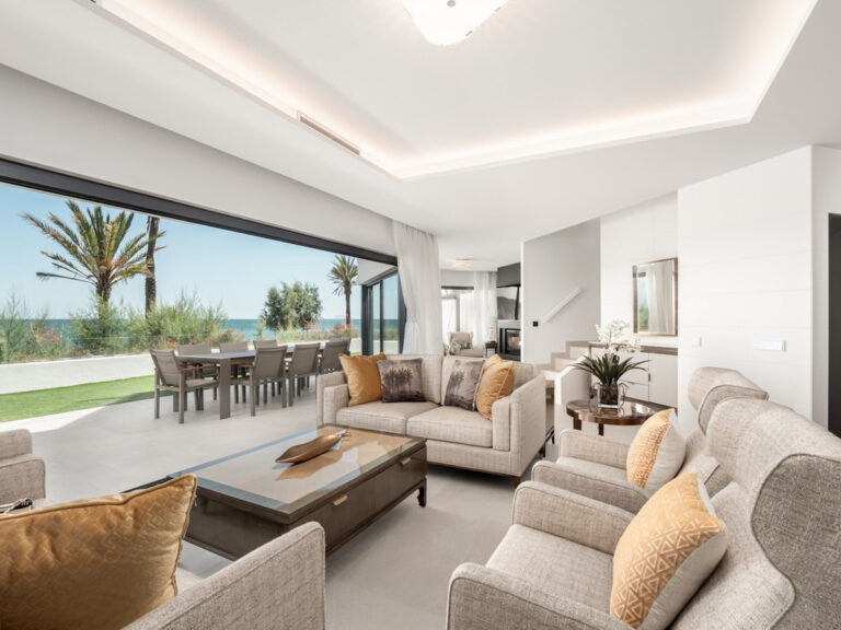 Townhouse - ID R3645113