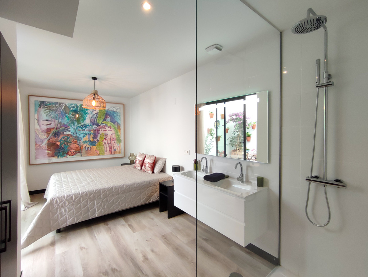 Ground Floor Apartment - ID R3649799 - Image 12