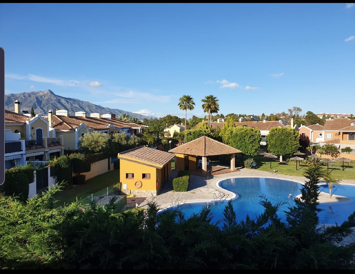 Townhouse - ID R3651992