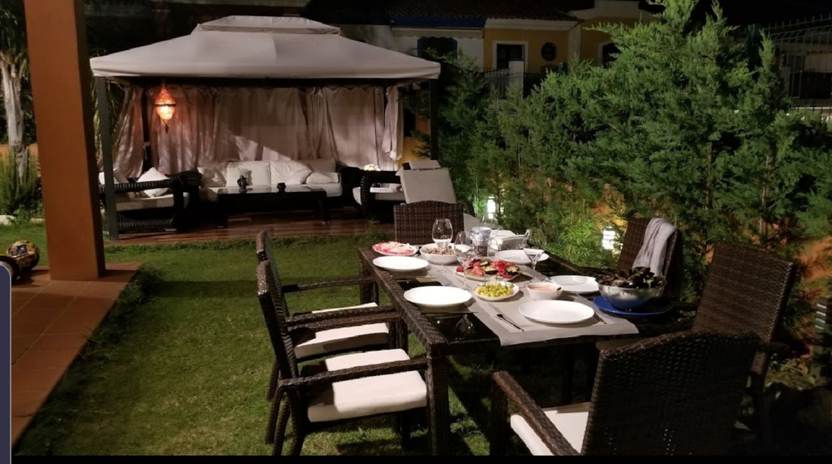 Townhouse - ID R3651992 - Image 2