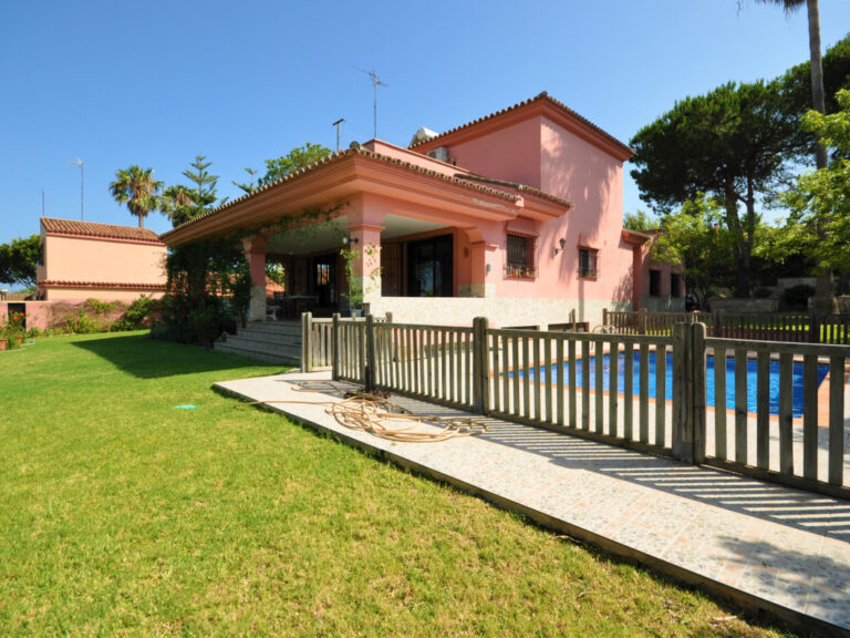 Detached Villa - ID R3668675
