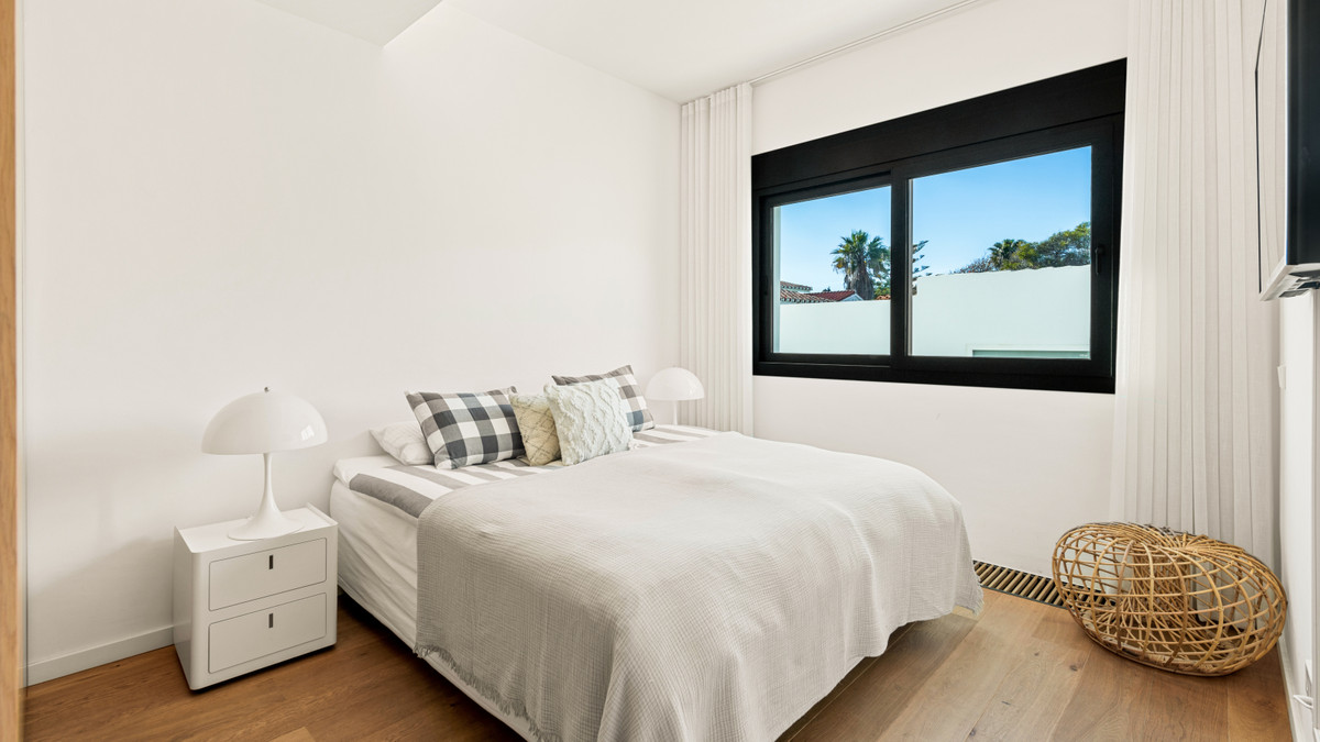Detached Villa - ID R2576927 - Image 13