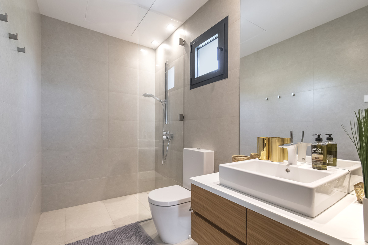Detached Villa - ID R2576927 - Image 14