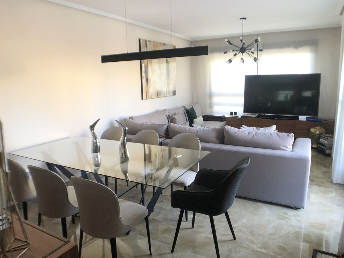 Middle Floor Apartment - ID R2674019 - Image 9