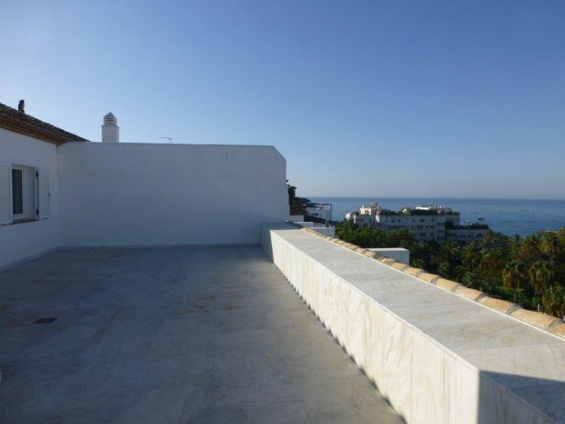 Penthouse - ID R1965587 - Image 2