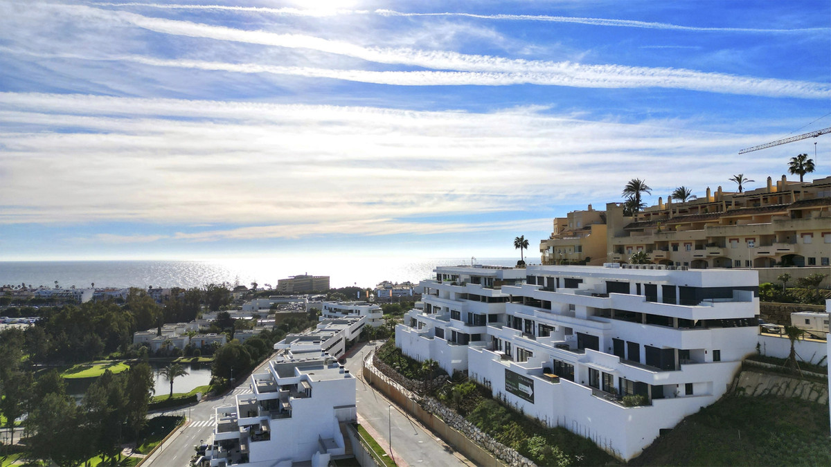 Top Floor Apartment - ID R3607124
