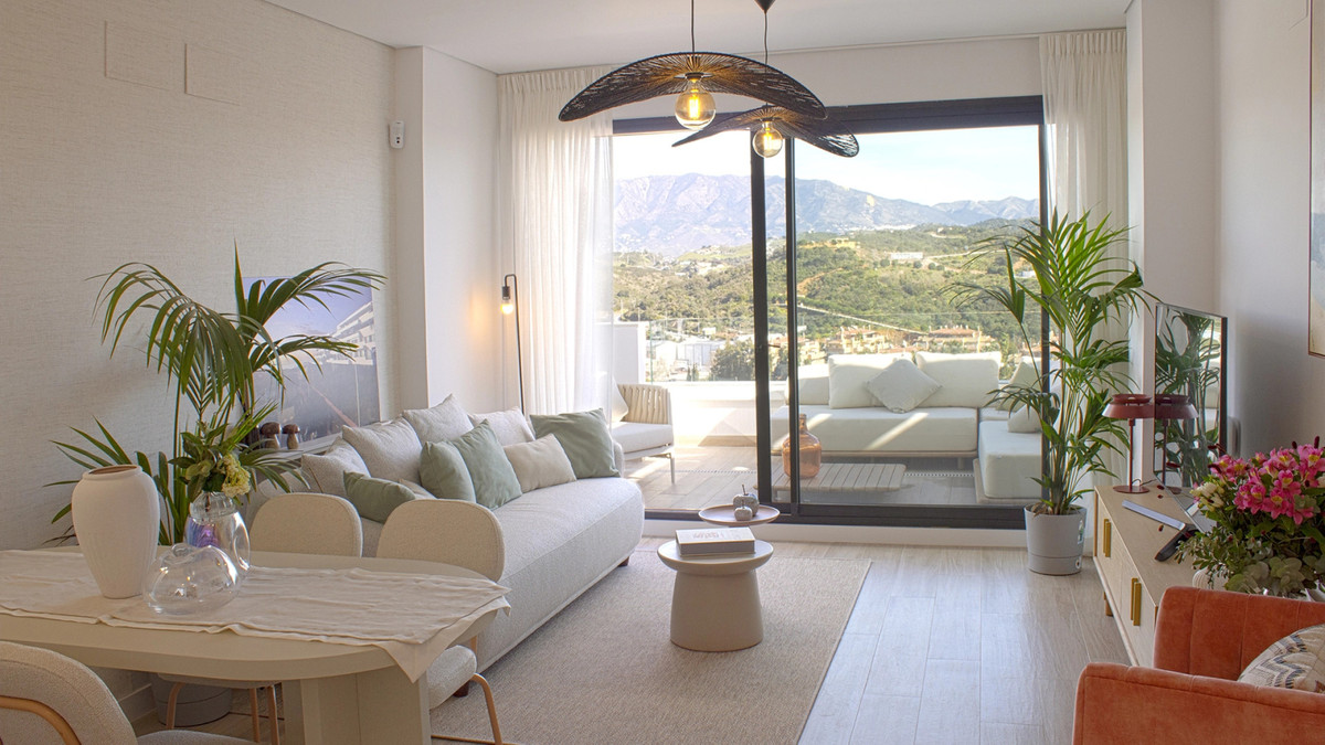 Top Floor Apartment - ID R3607124 - Image 2