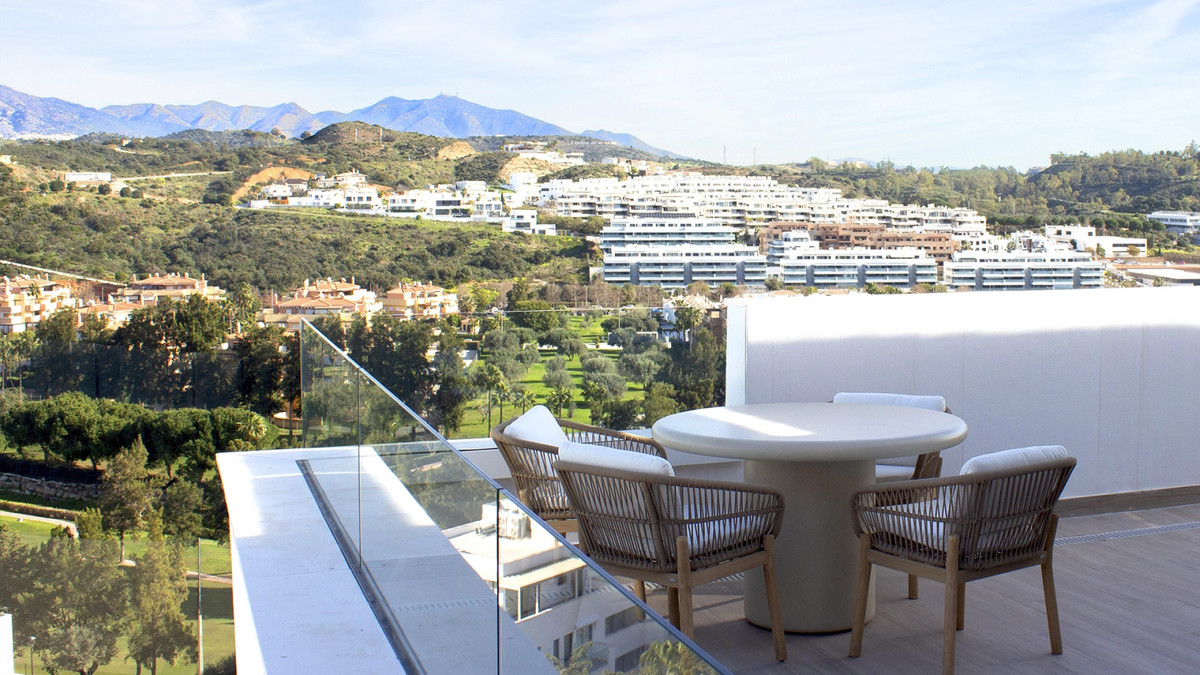 Top Floor Apartment - ID R3607124 - Image 6