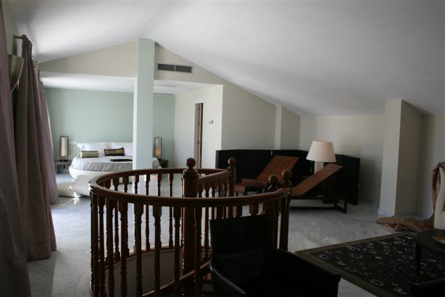 Penthouse - ID R1965587 - Image 10