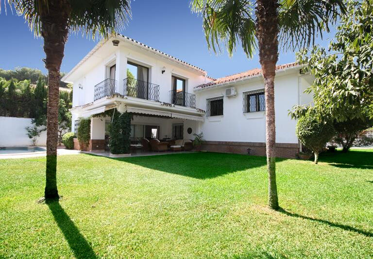Detached Villa - ID R2043104