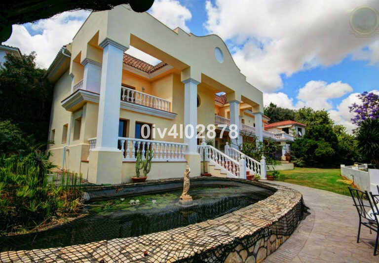 Detached Villa - ID R2139857