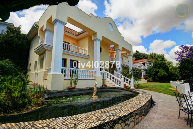 Detached Villa - ID R2139857