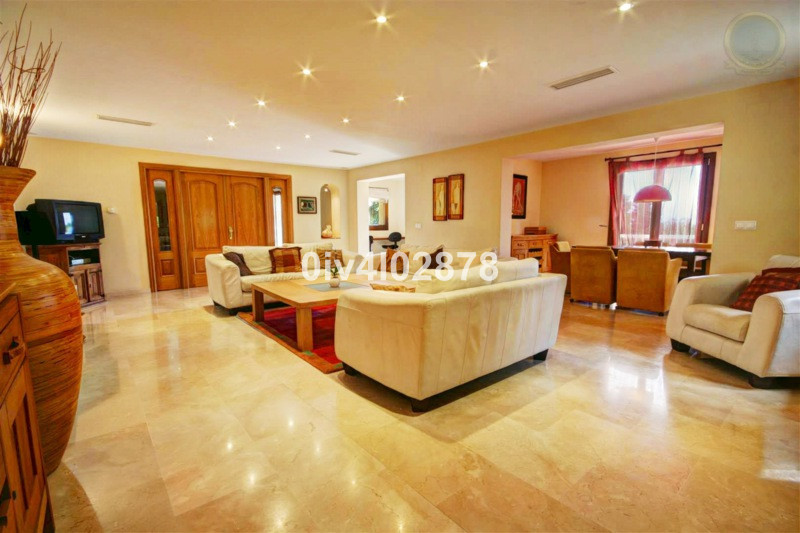 Detached Villa - ID R2139857 - Image 3