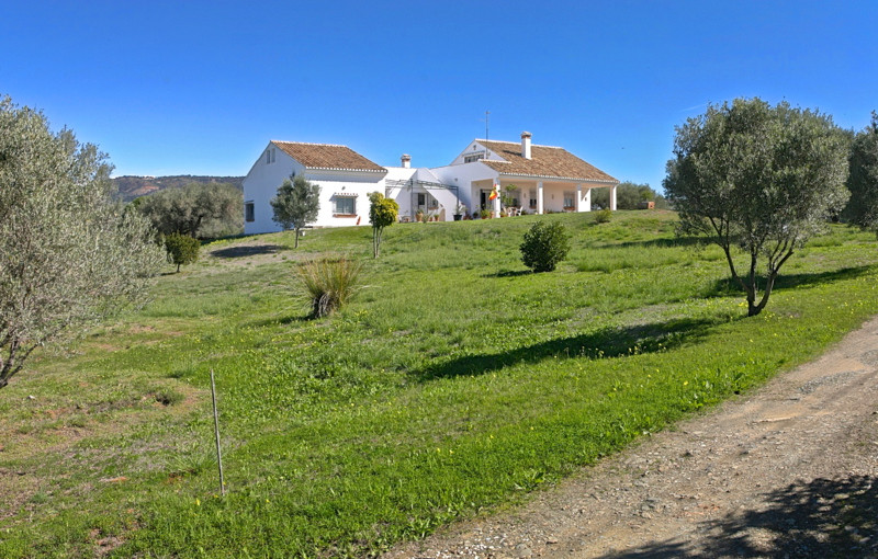 Detached Villa - ID R2171156 - Image 2