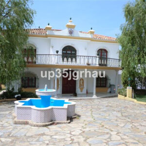 Detached Villa - ID R2175869